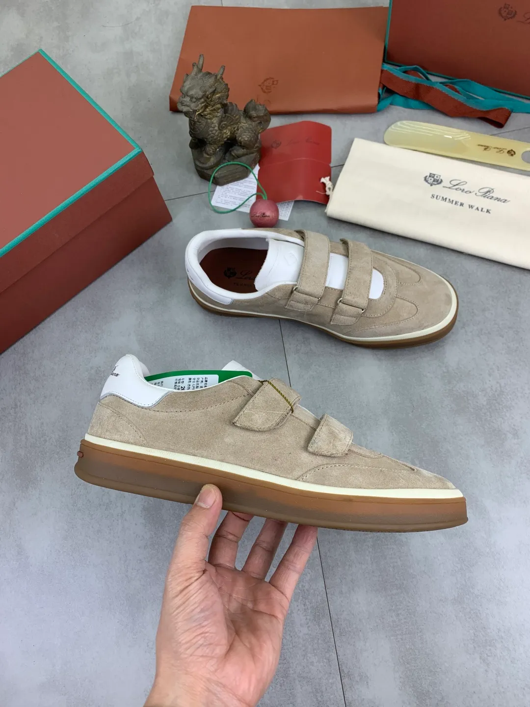Men's men's shoes 💰P580 New model 💰 The latest casual shoes Loro Piana 💯 Top grade 💯 Buy the original copy 💯 Founded the existing Loro Piana company on April 24, 1924. It is the sixth generation of family operation, providing the best quality products to customers who are discerning about taste and quality. Imported original fly woven fabric with cowhide fabric, plain calfskin lining, hand-stitched thread with cowhide feet, original packaging, high-end outsole, size: 38-45 (custom-made for 46), 5️⃣ colors available